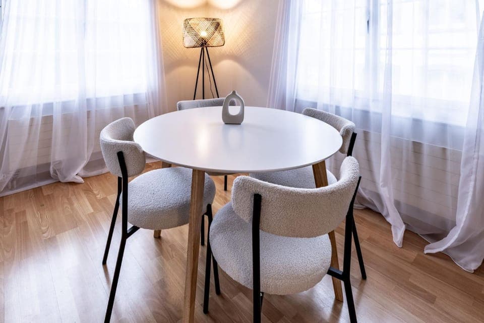 View (from property/room), Living room, Seating area, Dining area