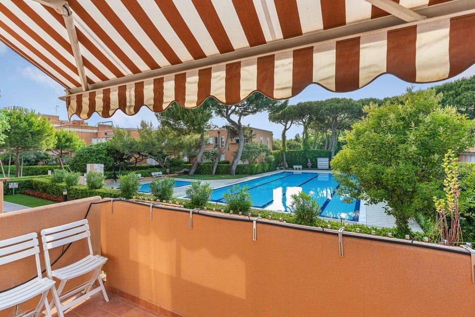 Patio, Day, Natural landscape, Garden, Balcony/Terrace, Garden view, Pool view, Swimming pool, sunbed