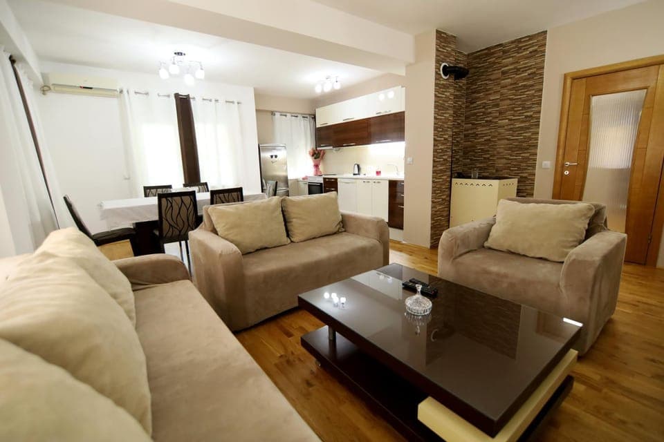 Kitchen or kitchenette, Living room