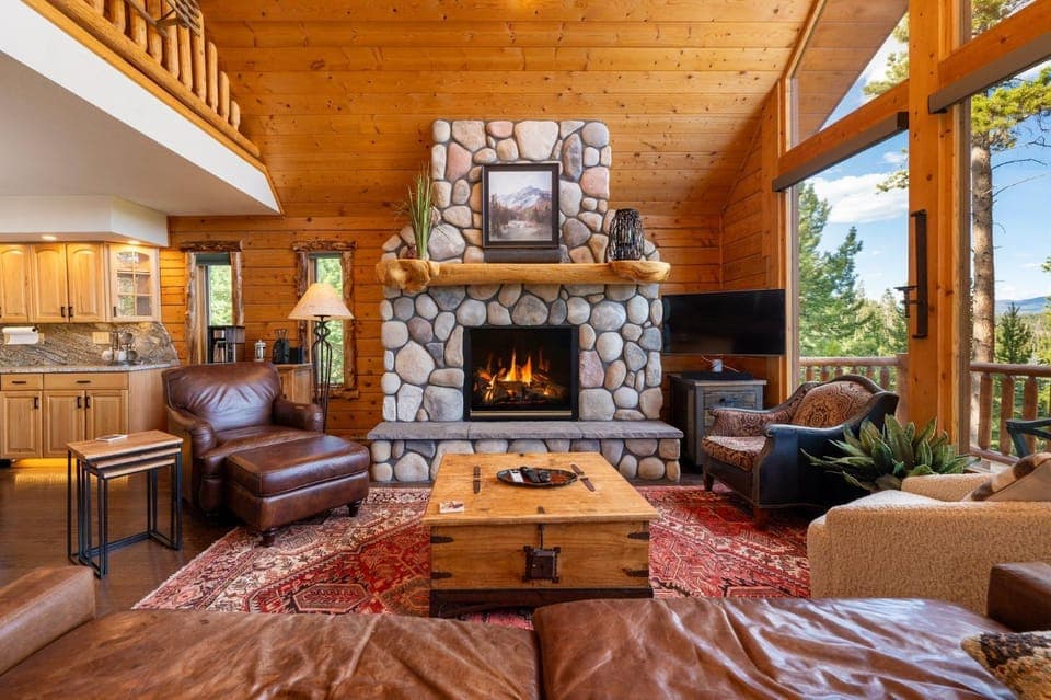 Outdoor Dining and Firepit, Pet Friendly, Breathtaking Views, High End Cabin Cabin in Rocky Mountain National Park