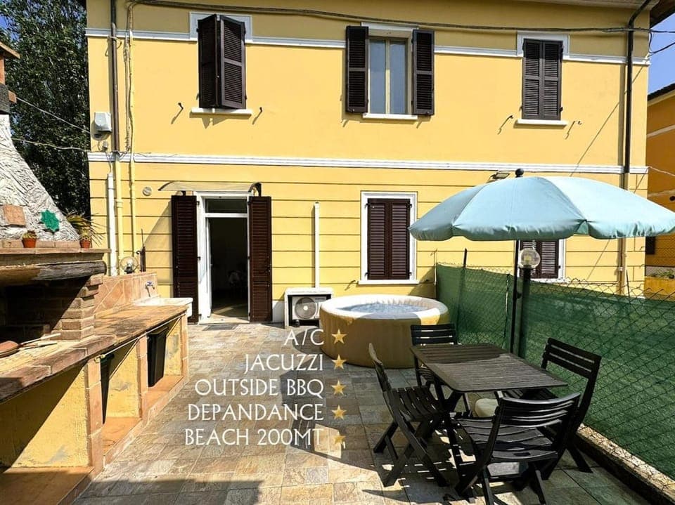 Property building, Patio, Day, View (from property/room), Balcony/Terrace, Dining area