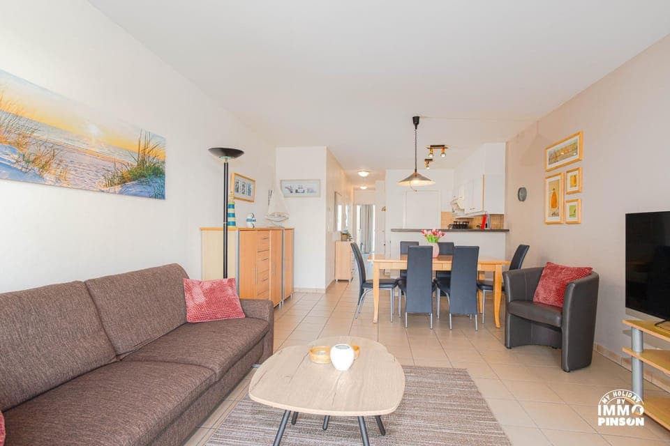 TV and multimedia, Kitchen or kitchenette, Living room, Seating area, Dining area