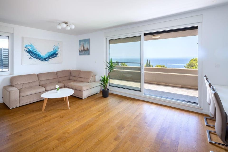 Living room, Sea view
