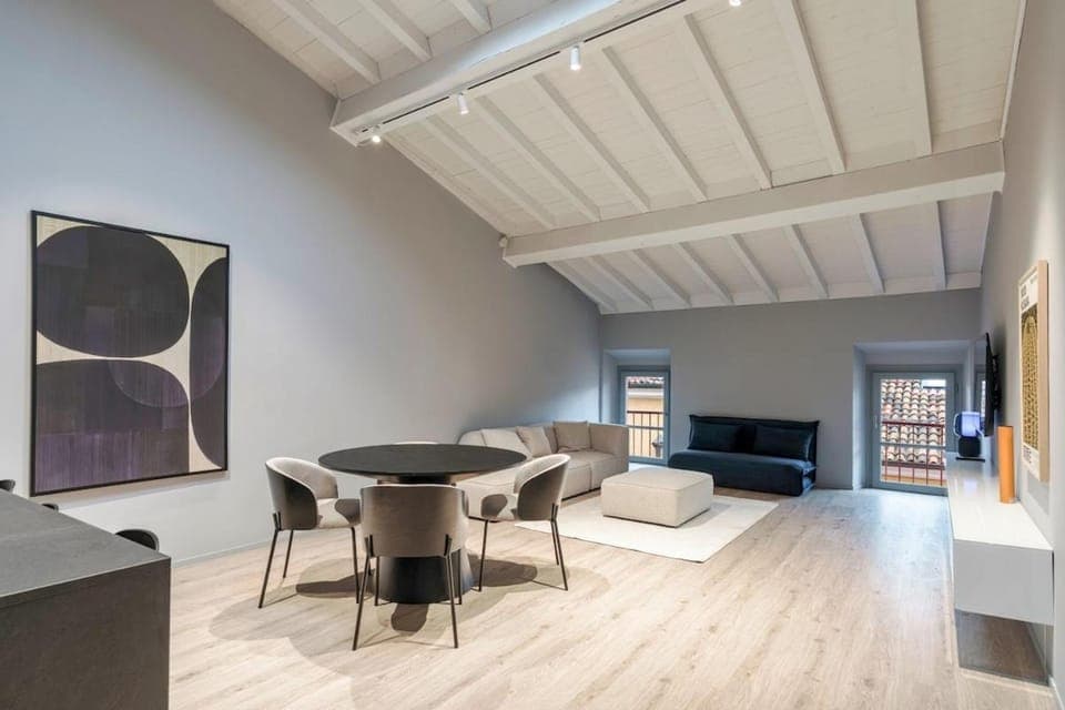 TV and multimedia, Living room, Seating area, Dining area