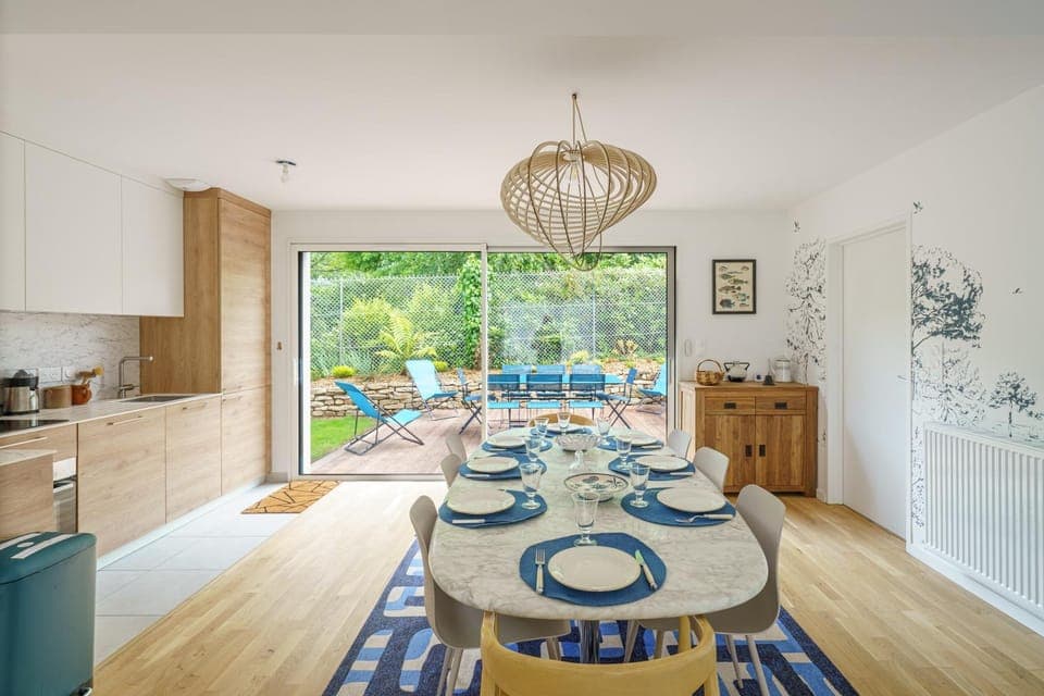 Kitchen or kitchenette, Living room, Dining area