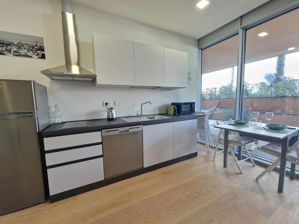 Kitchen or kitchenette, Dining area, dishwasher, microwave, stove