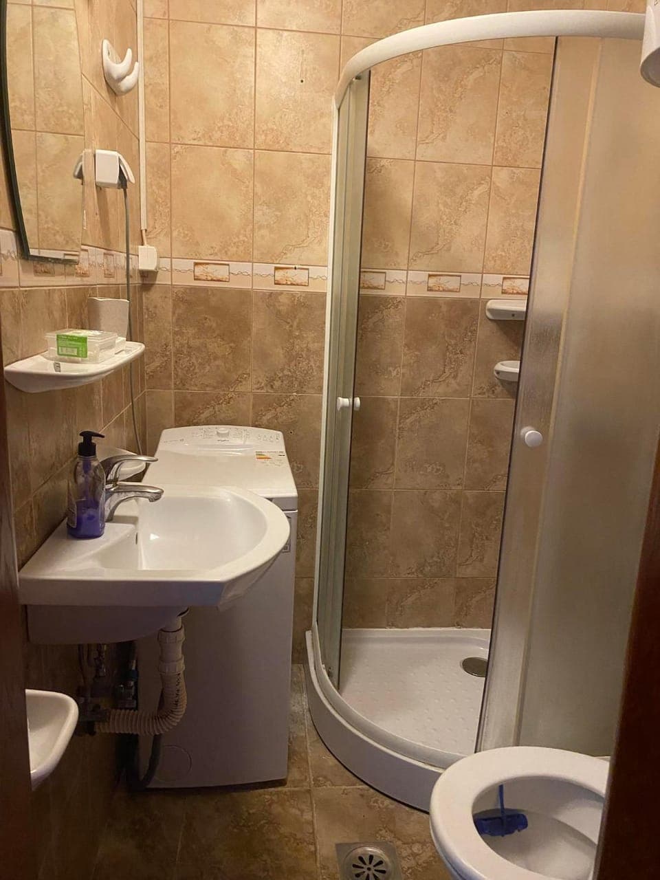 Shower, Toilet, Bathroom, towels