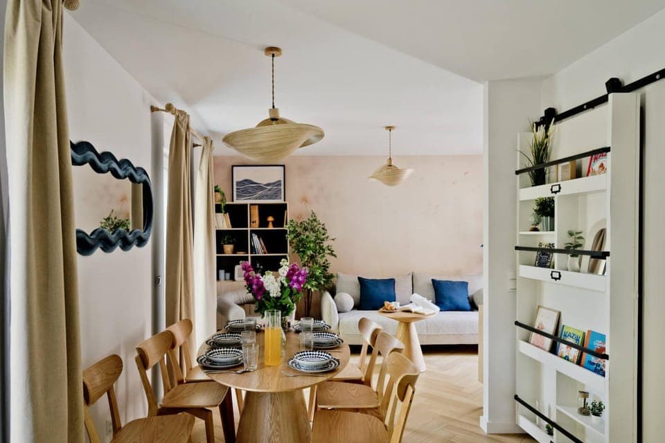 Living room, Dining area