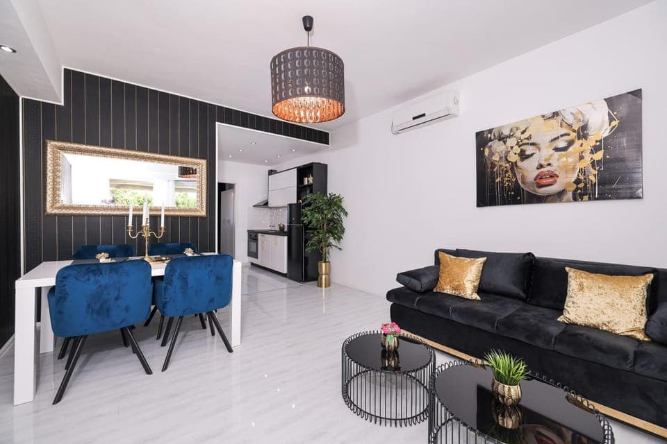 TV and multimedia, Seating area, Dining area