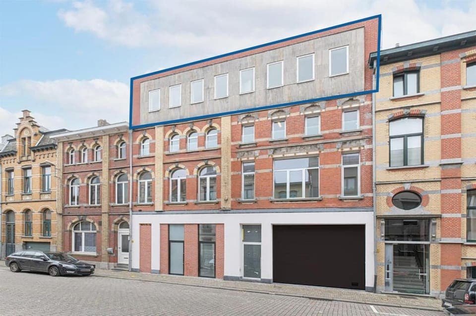 Property building, Day, Neighbourhood, City view, Street view, Location, Parking