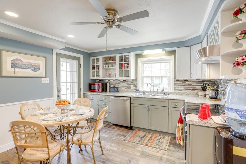 1 Block to Beach: Home w/ Hot Tub in Port Clinton! House in Port Clinton