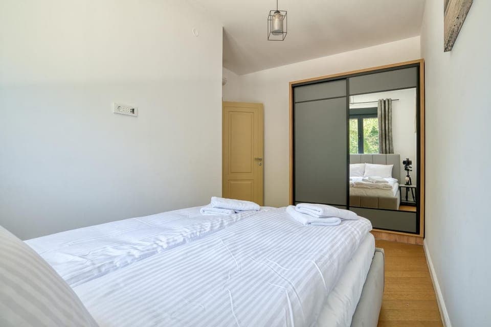 Bed, Photo of the whole room, Bedroom, wardrobe