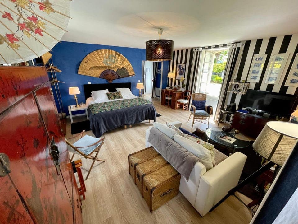 Photo of the whole room