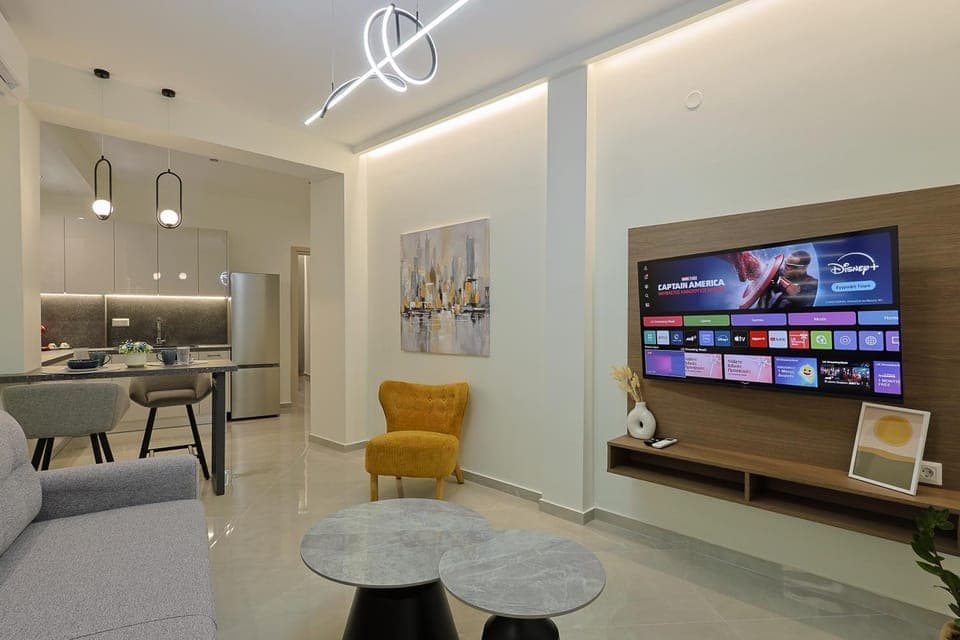 TV and multimedia, Kitchen or kitchenette, Living room, Seating area
