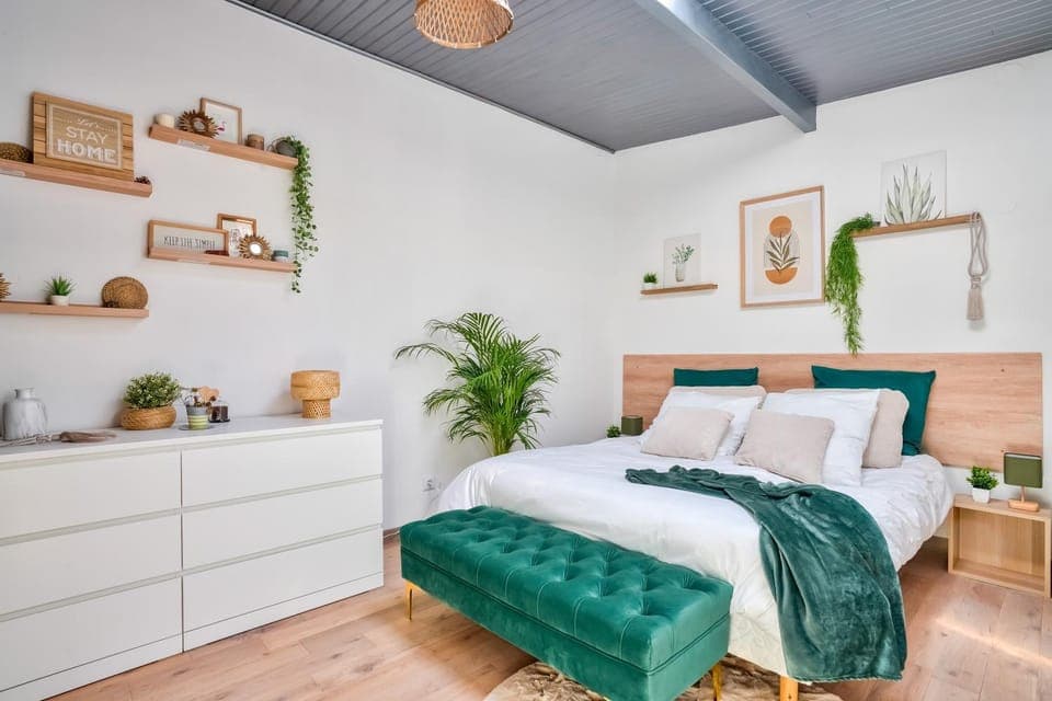 Bed, Photo of the whole room, Bedroom