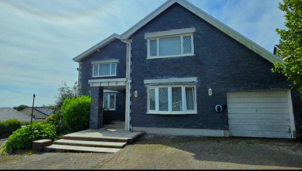 Property building, Day