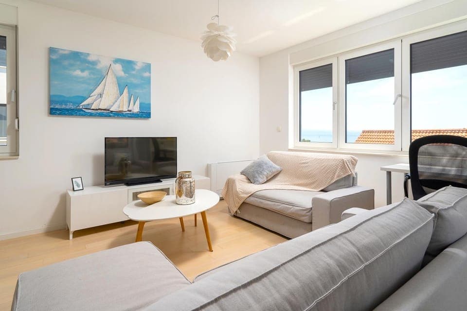 TV and multimedia, Living room, Seating area, Evening entertainment