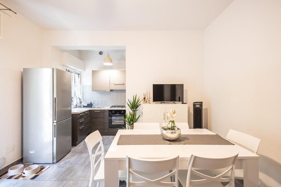 Kitchen or kitchenette, Dining area, oven, stove