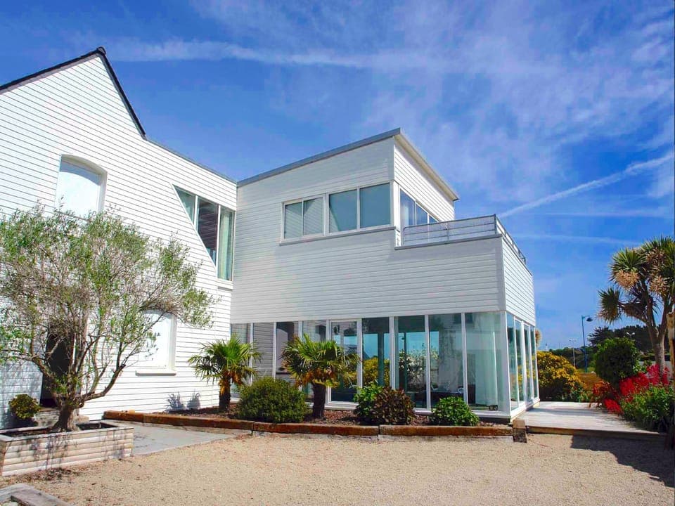 Property building, Spring, Day, Garden, Garden view