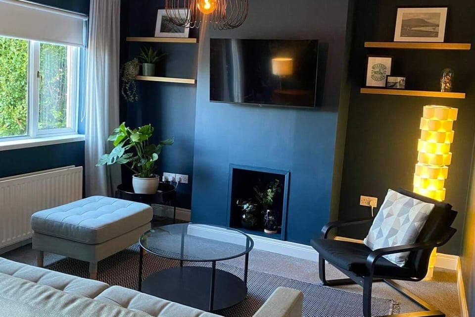 TV and multimedia, Living room, Decorative detail, Seating area