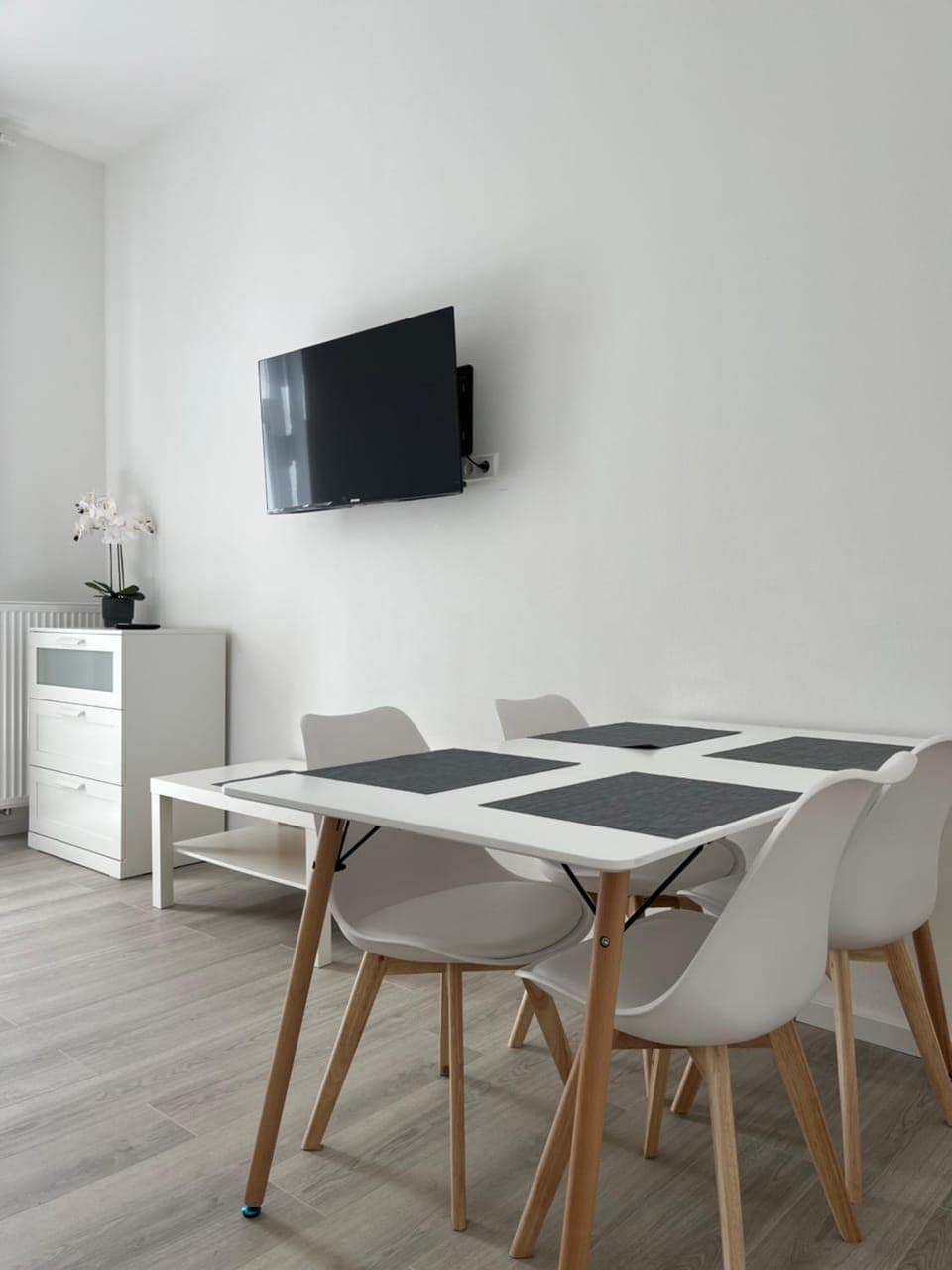 Communal lounge/ TV room, TV and multimedia, Dining area, Evening entertainment