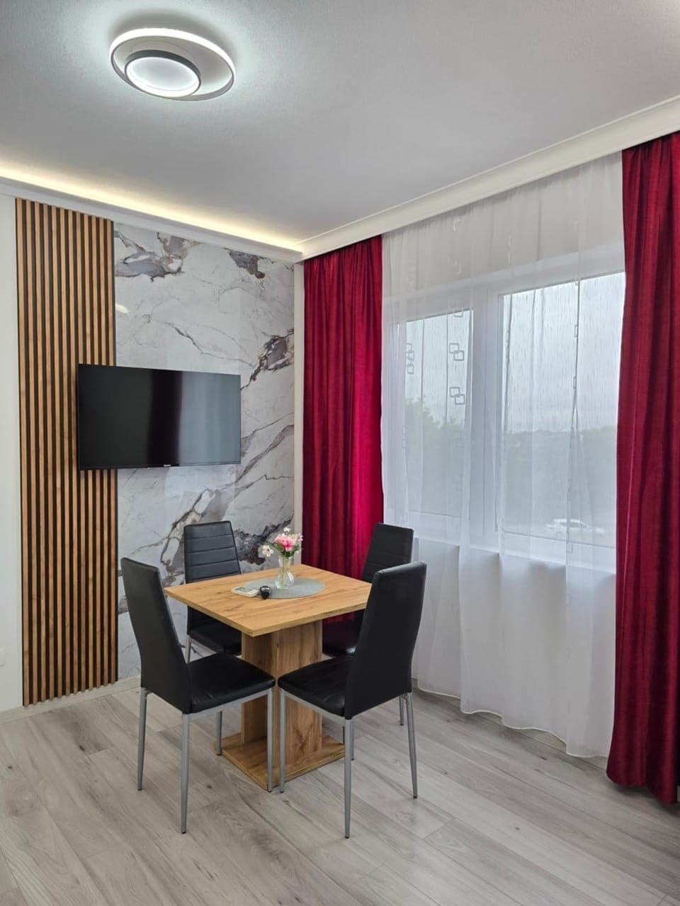 TV and multimedia, Living room, Seating area, Dining area, Evening entertainment