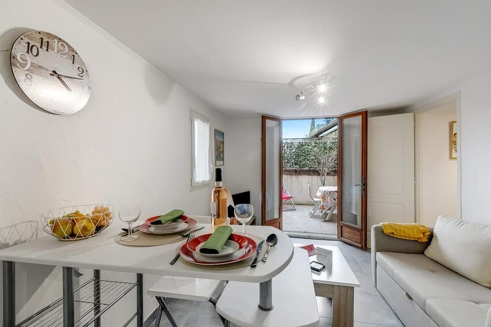 Living room, Dining area