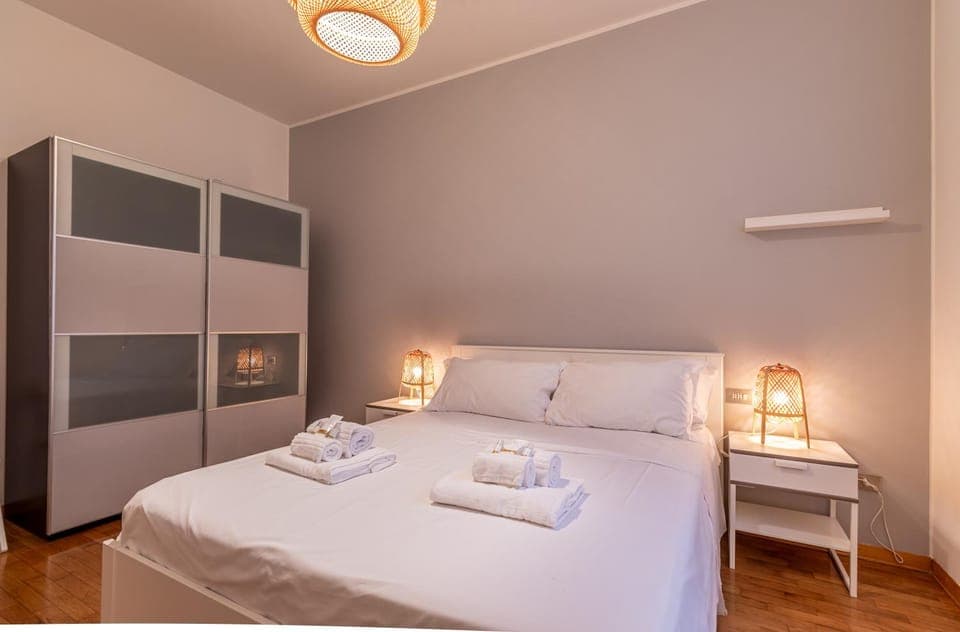 Bed, Photo of the whole room, Bedroom, towels, air conditioner