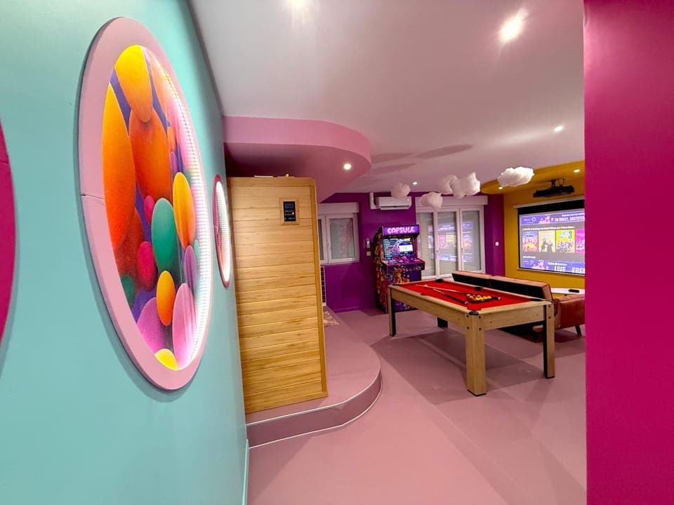 Communal lounge/ TV room