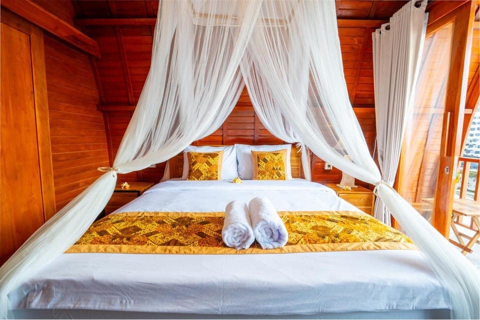 Bed, Bedroom, towels