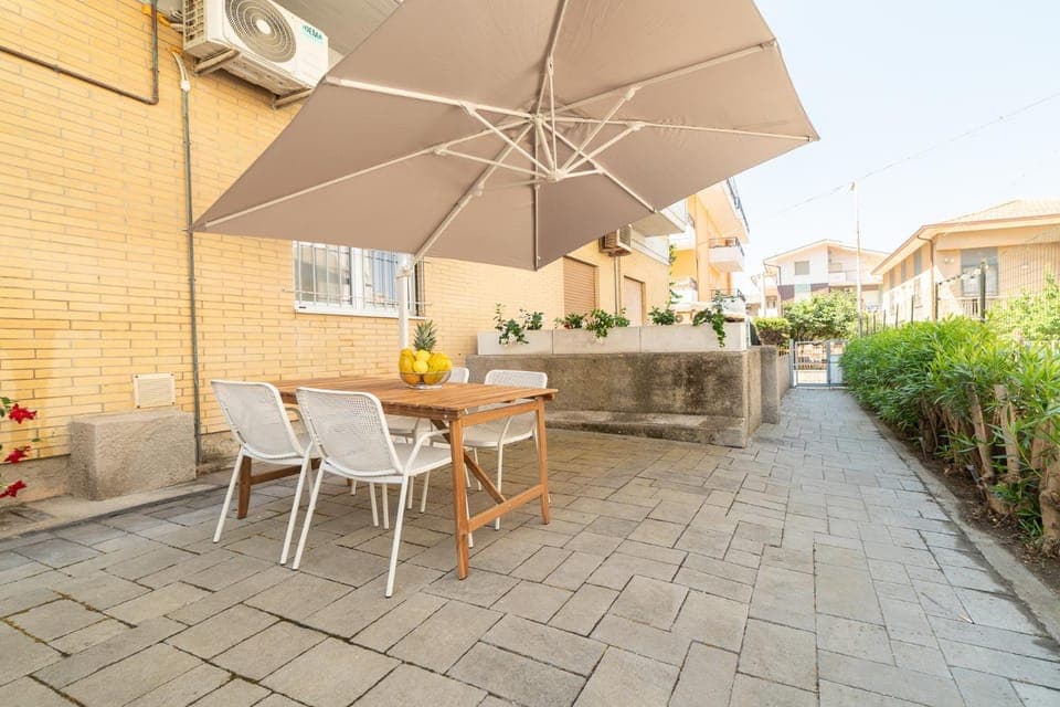 Patio, Day, Balcony/Terrace, Dining area