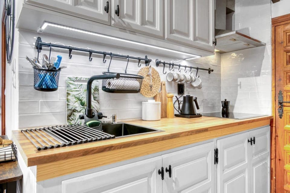 Kitchen or kitchenette, Living room
