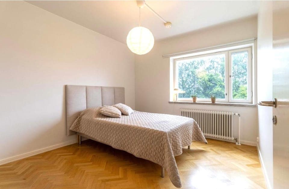 RH 90 m2 and free parking only 3 min with a car from the airport Apartment in Uusimaa