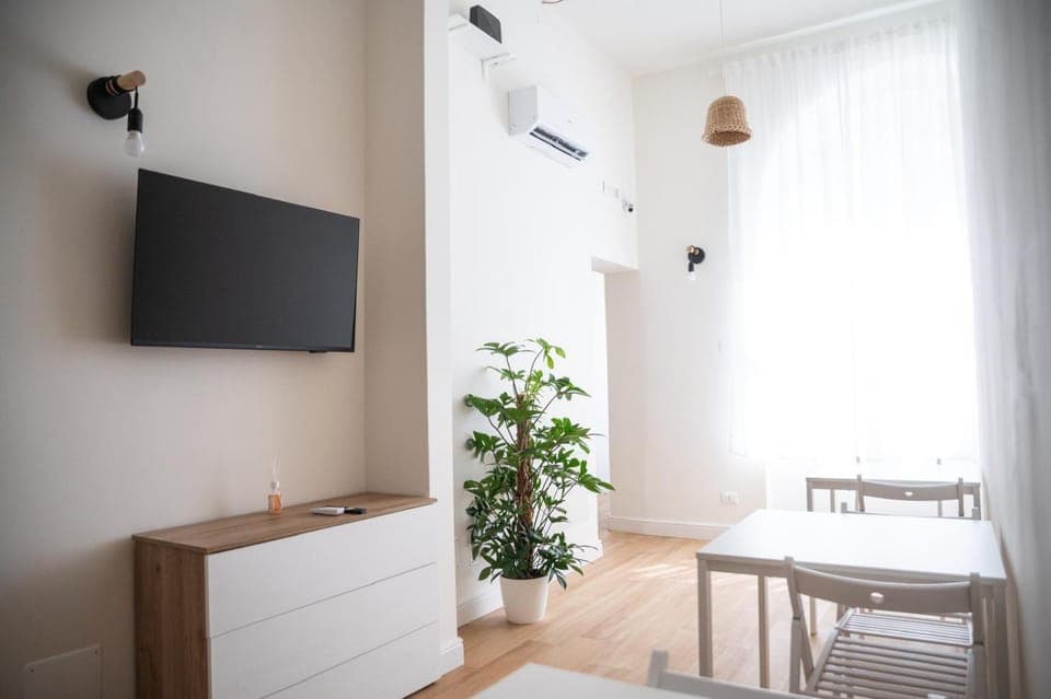 Communal lounge/ TV room, Communal lounge/ TV room, Kitchen or kitchenette, Dining area