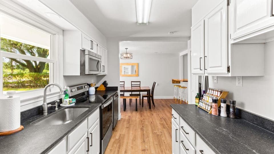 Kitchen or kitchenette