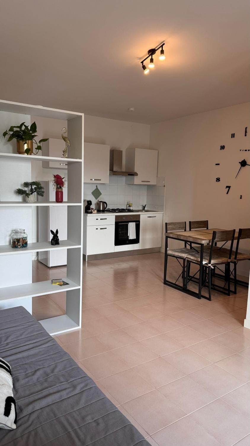 Kitchen or kitchenette, Dining area, oven, stove