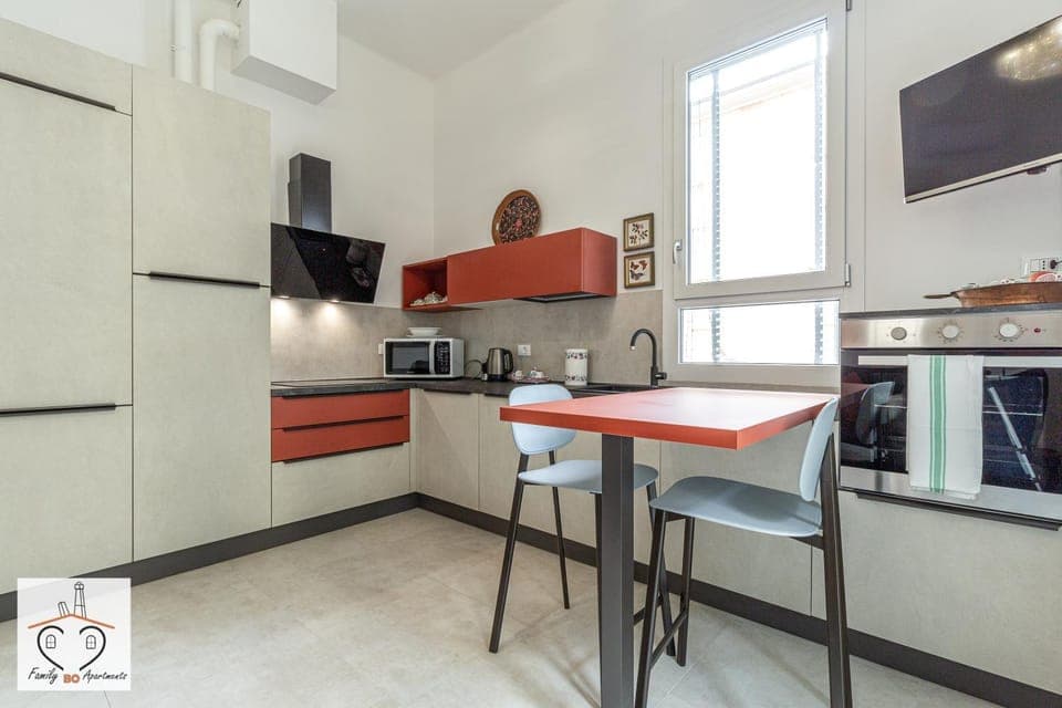 TV and multimedia, Kitchen or kitchenette, Dining area, dishwasher, oven, stove, toaster