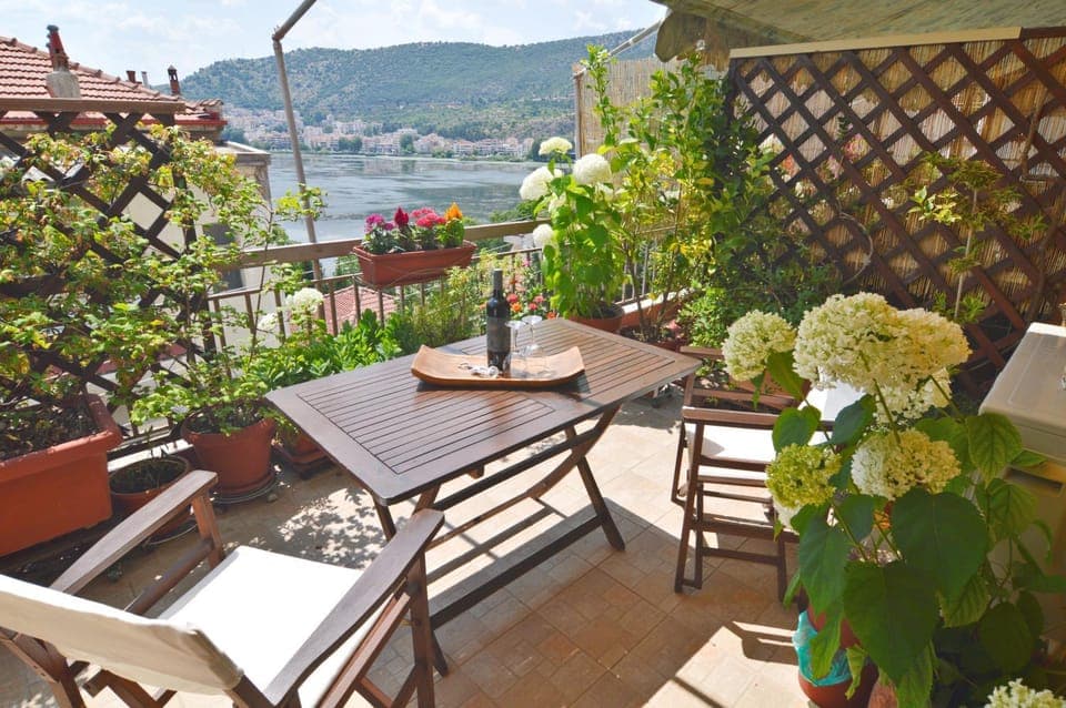Patio, Day, Natural landscape, View (from property/room), Balcony/Terrace, Dining area, Lake view, Mountain view