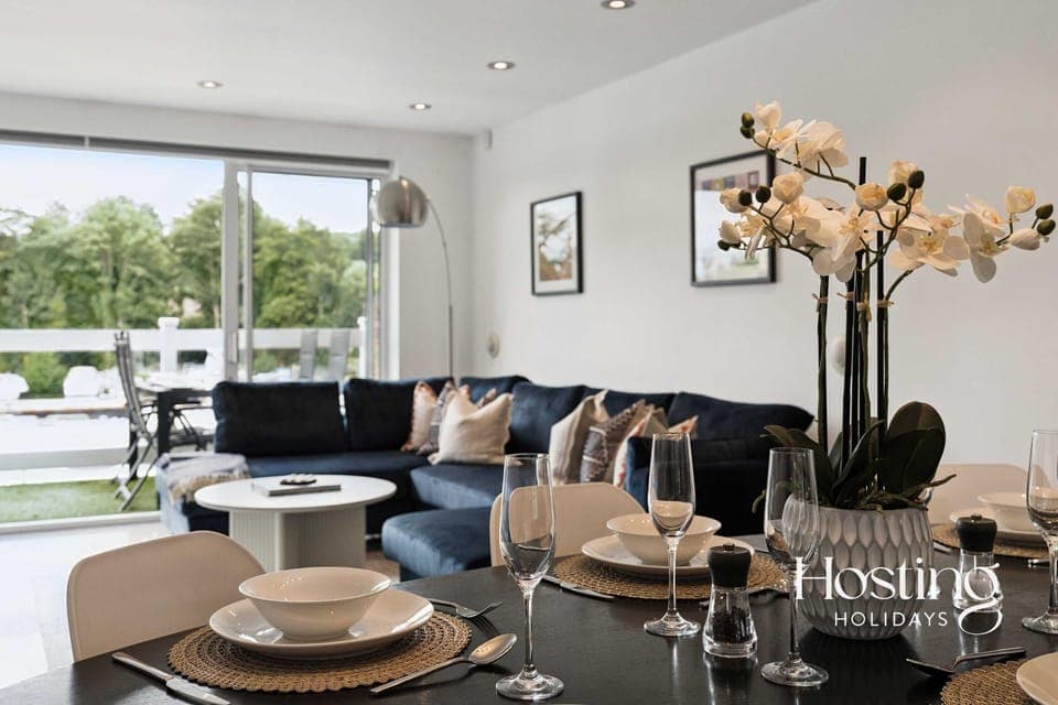 Living room, Seating area, Dining area