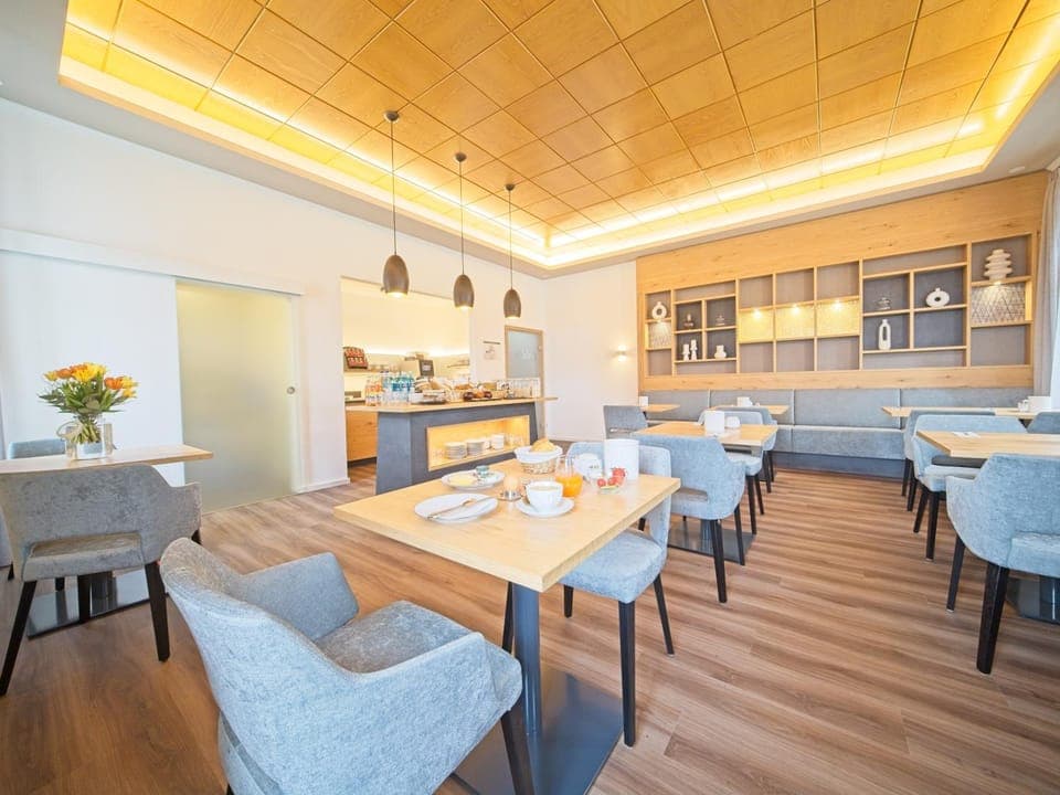 Food and drinks, Seating area