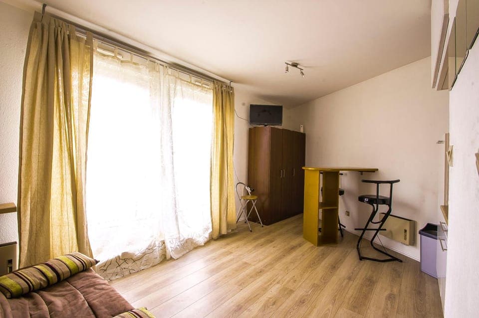 Day, Decorative detail