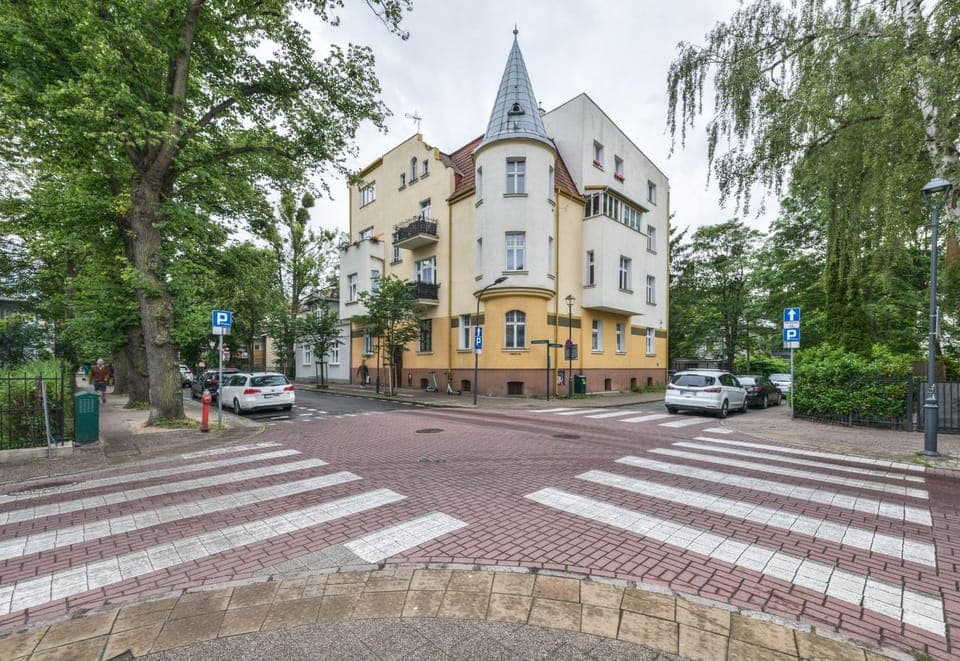 Property building, Facade/entrance, Neighbourhood, City view, Location