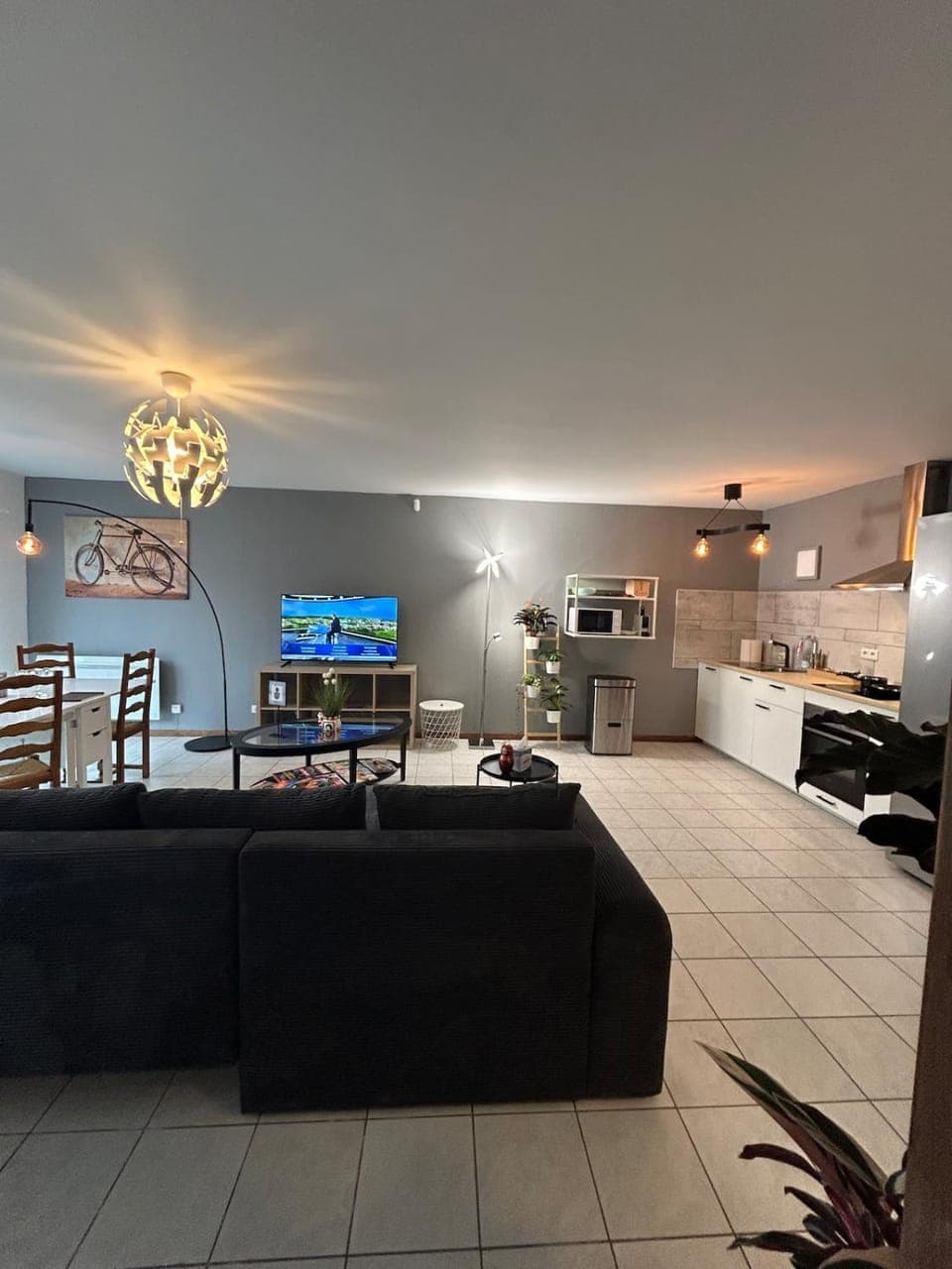 TV and multimedia, Kitchen or kitchenette, Living room, Dining area, oven, stove