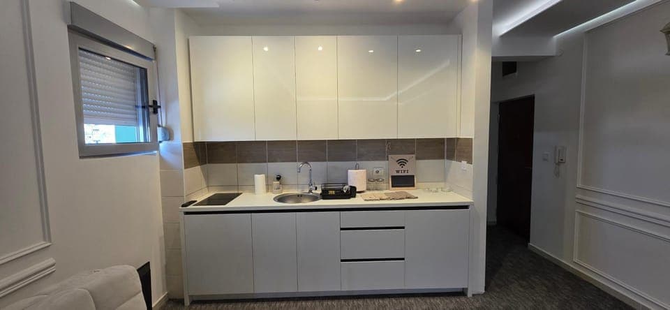 Coffee/tea facilities, minibar, stove