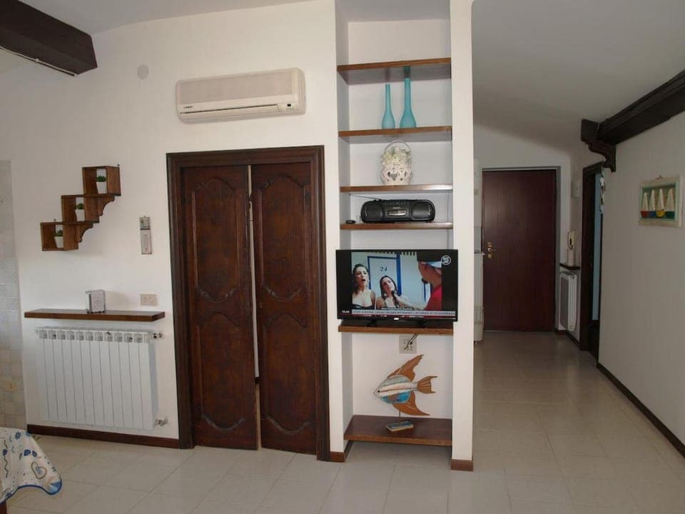 TV and multimedia, Living room, air conditioner