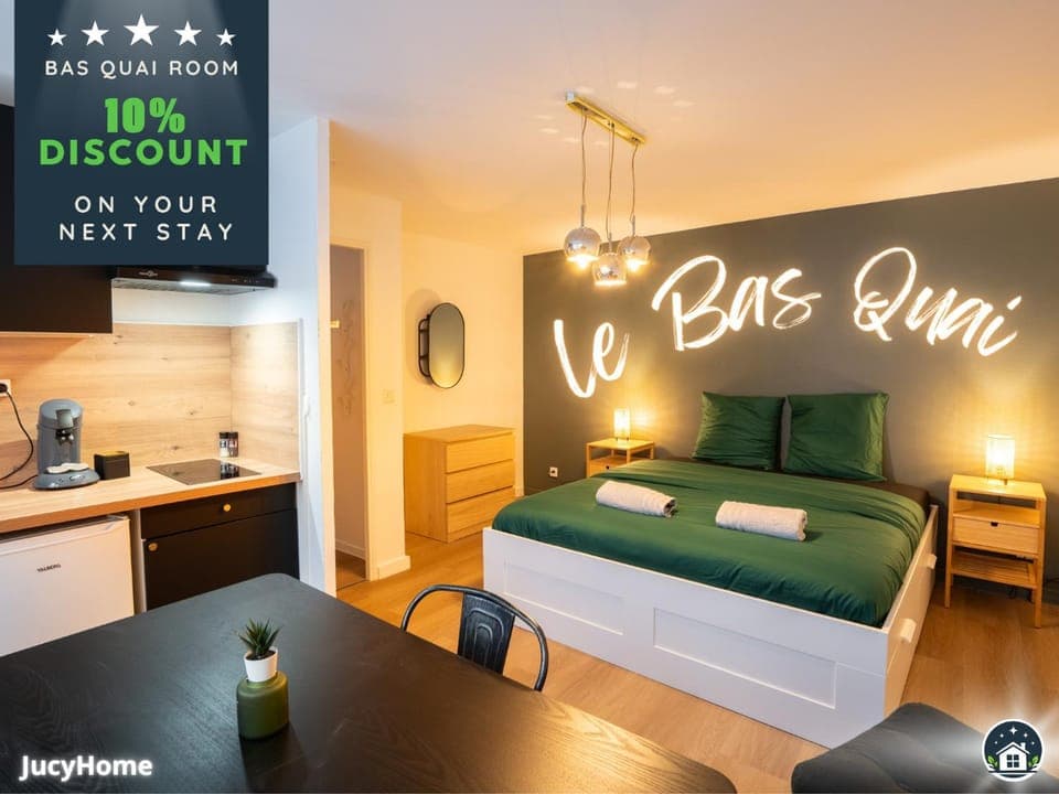 Bed, Kitchen or kitchenette, Photo of the whole room, Bedroom