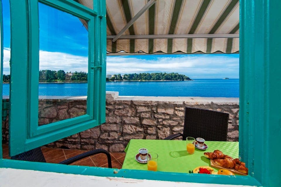 Day, Natural landscape, View (from property/room), Balcony/Terrace, Dining area, Sea view