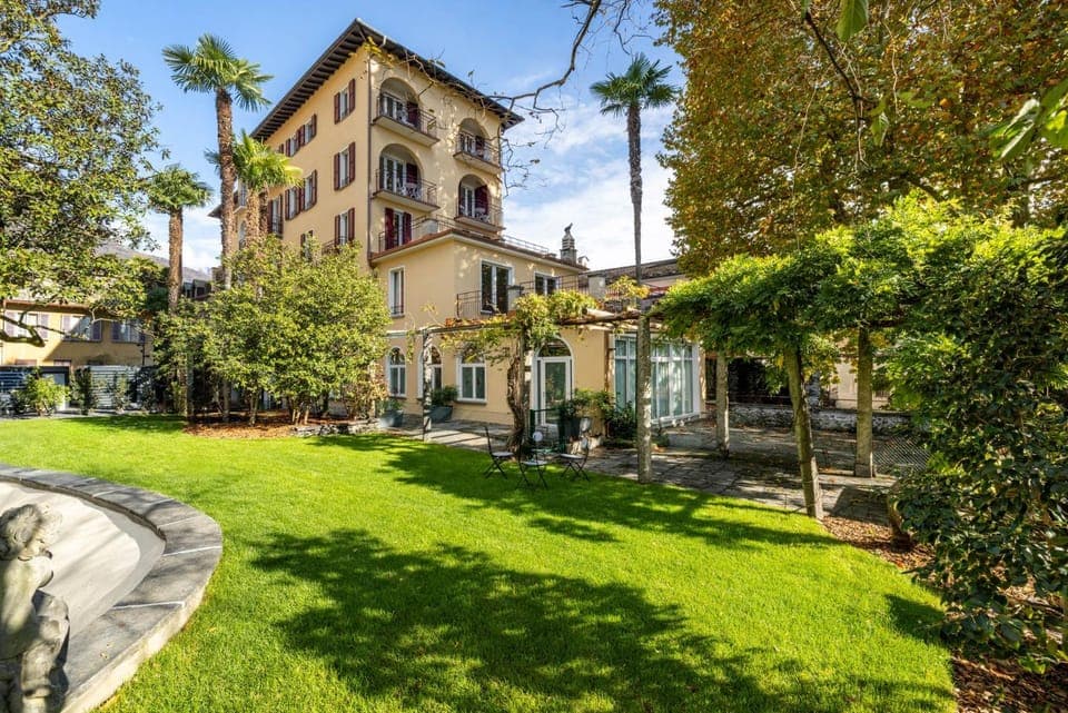 Property building, Day, Garden, Garden view