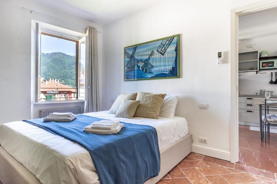 Bed, Photo of the whole room, Bedroom, Mountain view, towels