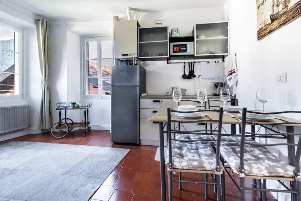 Kitchen or kitchenette, Dining area, Mountain view